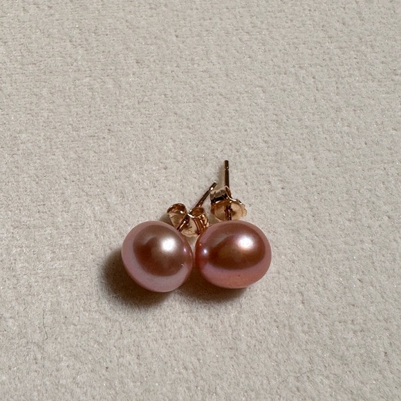14K Yellow Gold Genuine Pink
Freshwater Pearl Stud Earrings - Pearl
Earrings - Picture 7 of 10